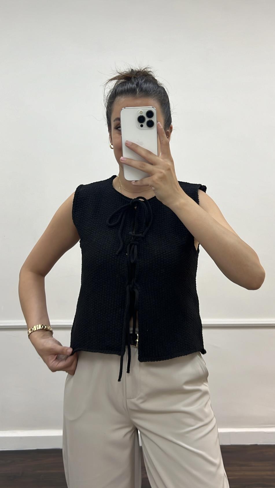 Siyah Bağlamalı Triko Yelek