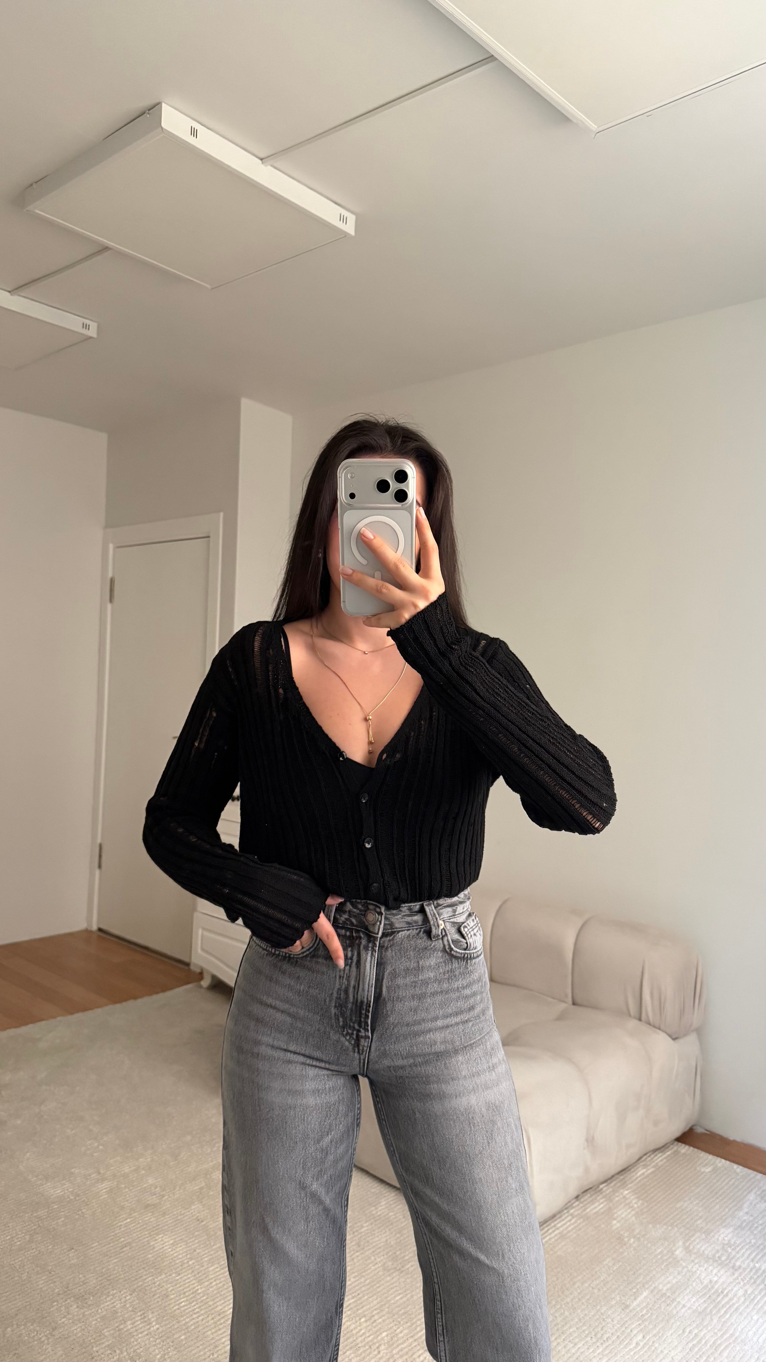 Siyah Basic V Yaka Düğmeli Hırka