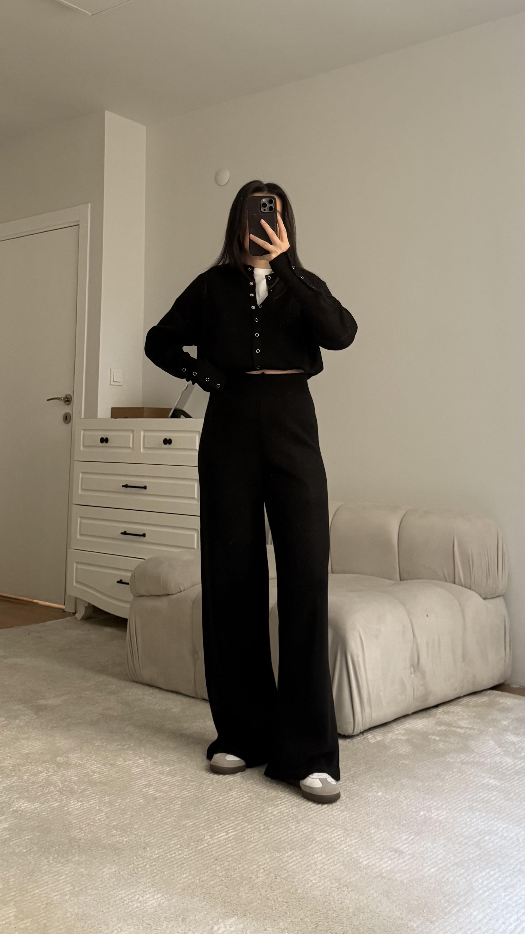 Siyah Çıtçıtlı Triko Takım