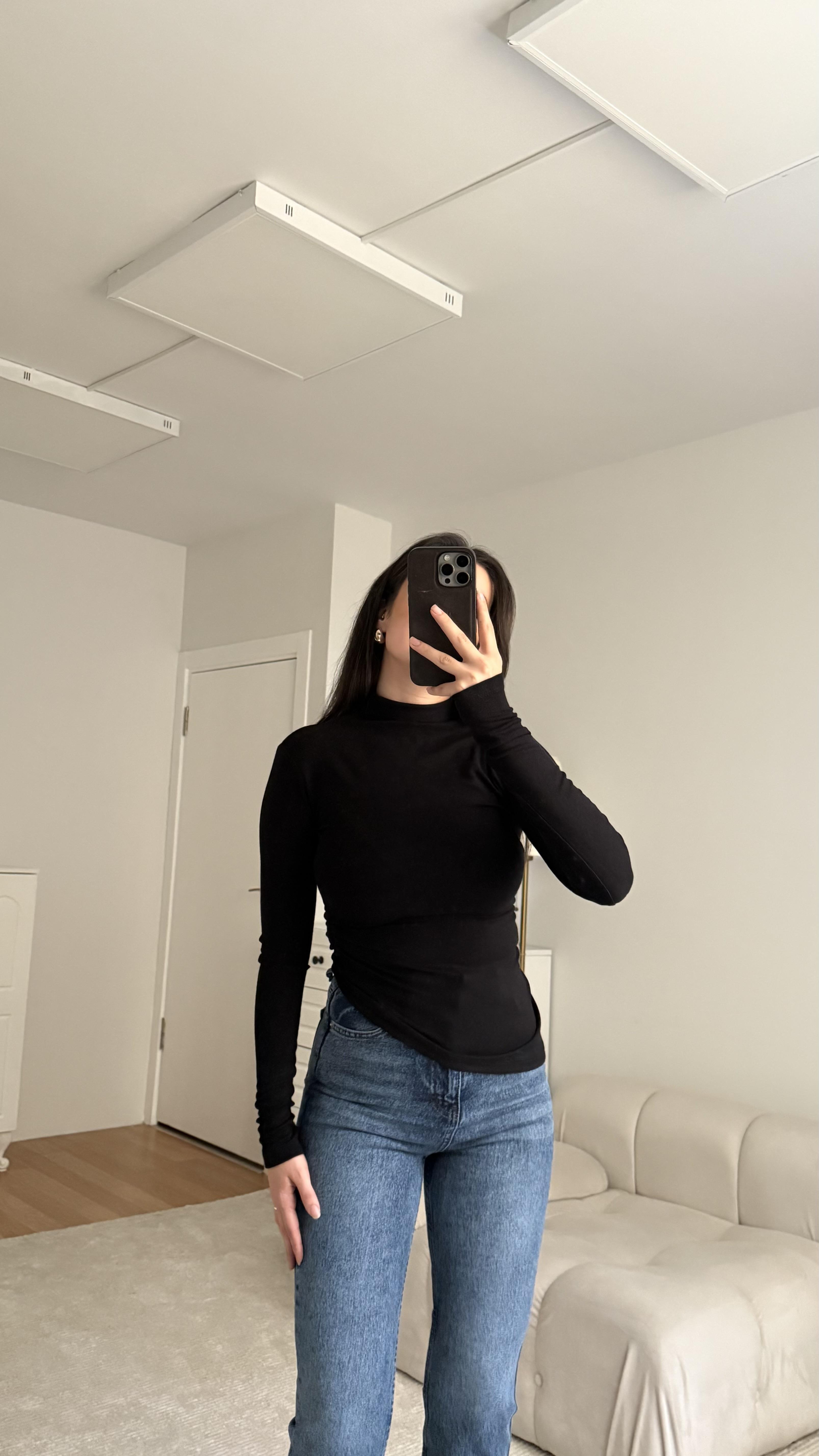 Siyah Dik Yaka Drapeli Bluz