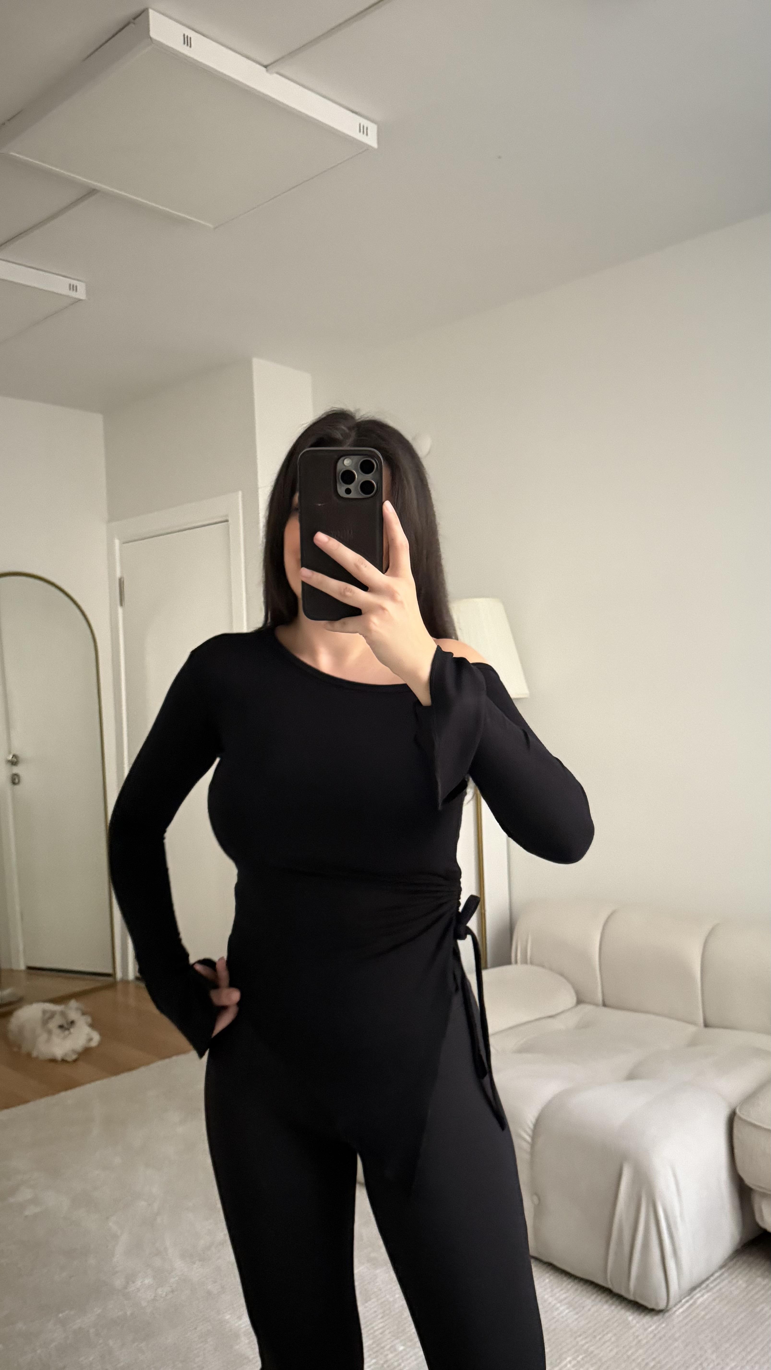 Siyah Drapeli Kayık Yaka Bluz