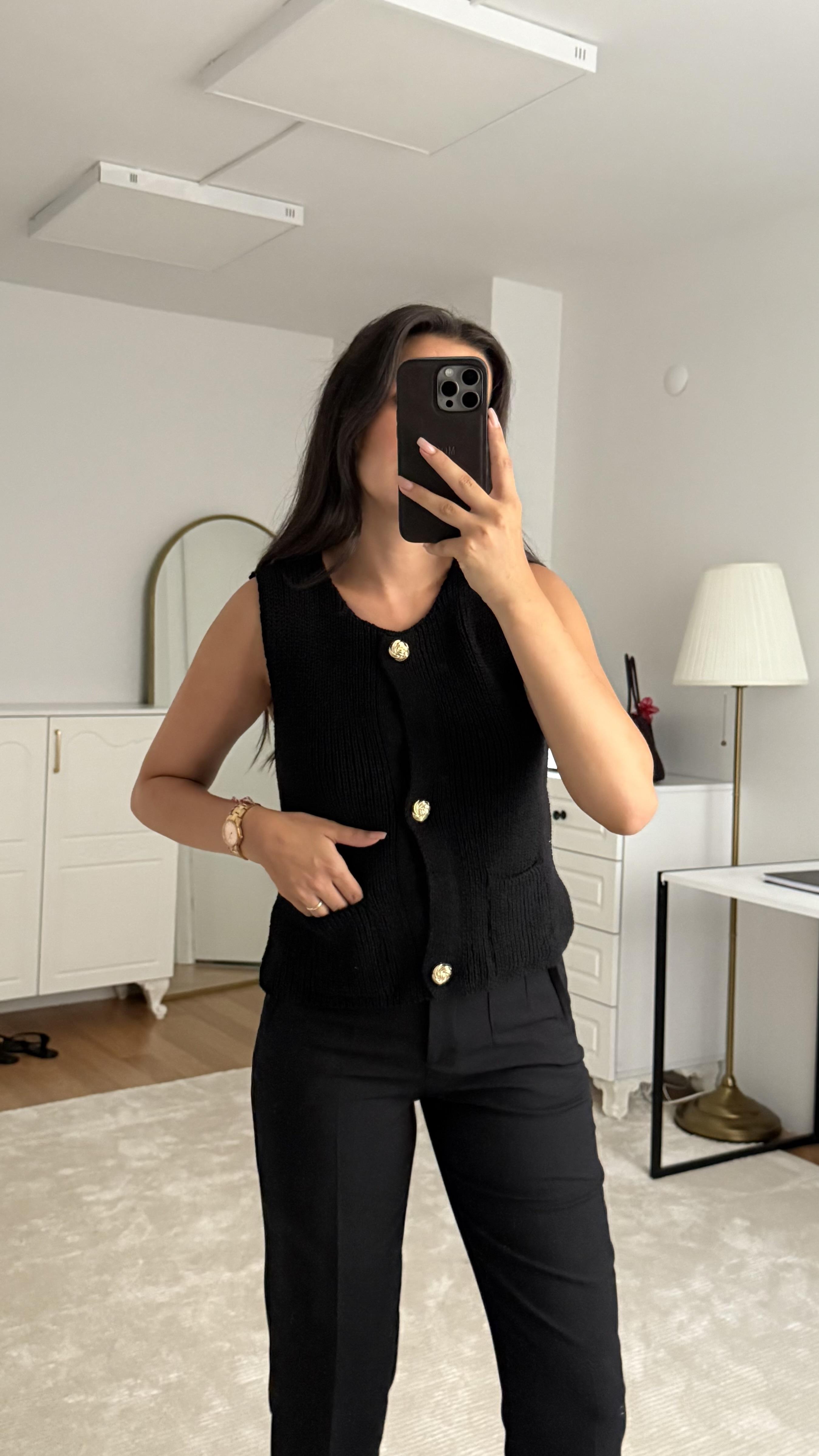 Siyah Gold Düğme detaylı Yelek