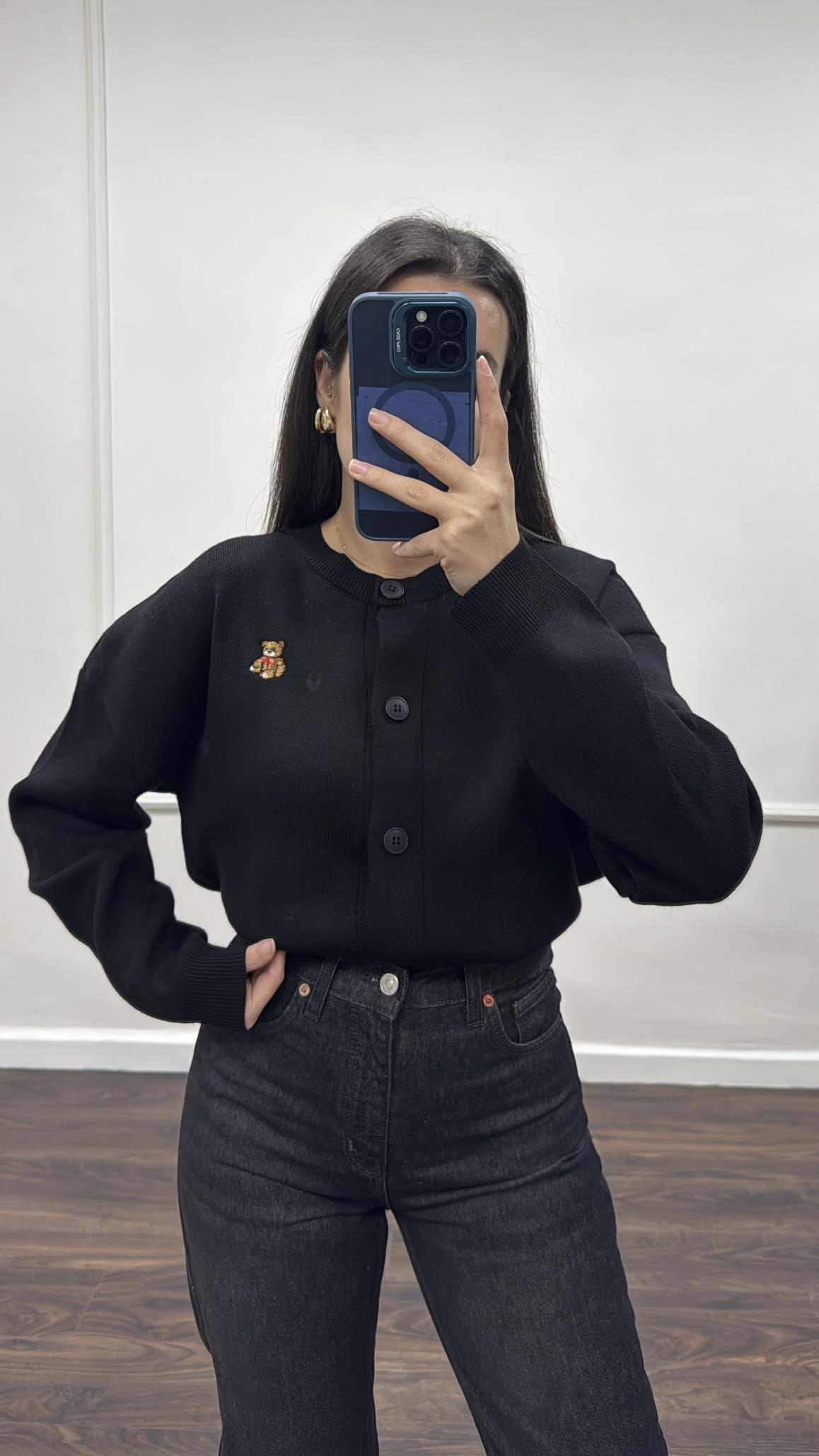 Siyah İşleme Detaylı Hırka