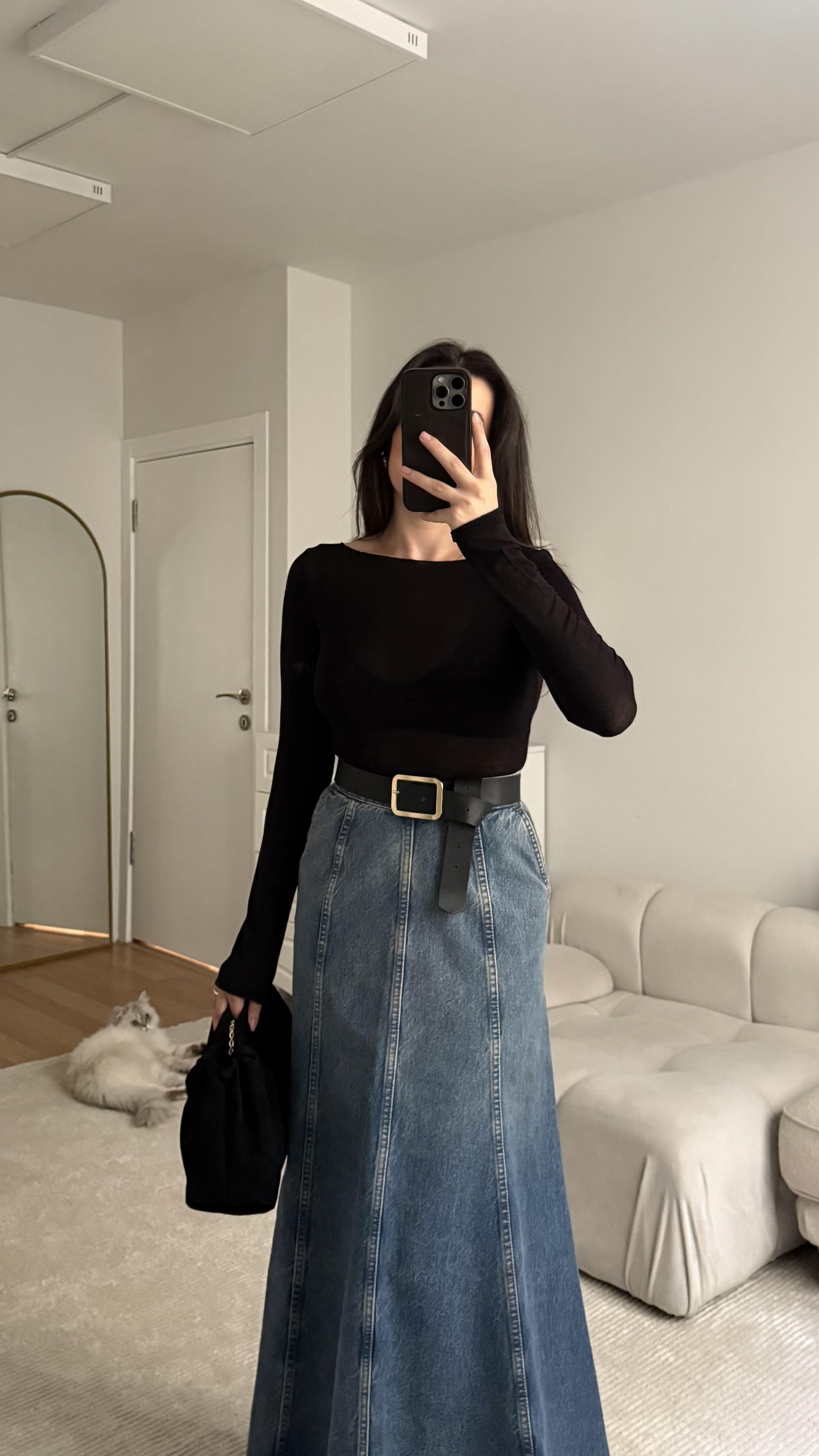 Siyah Kayık Yaka Transparan Bluz