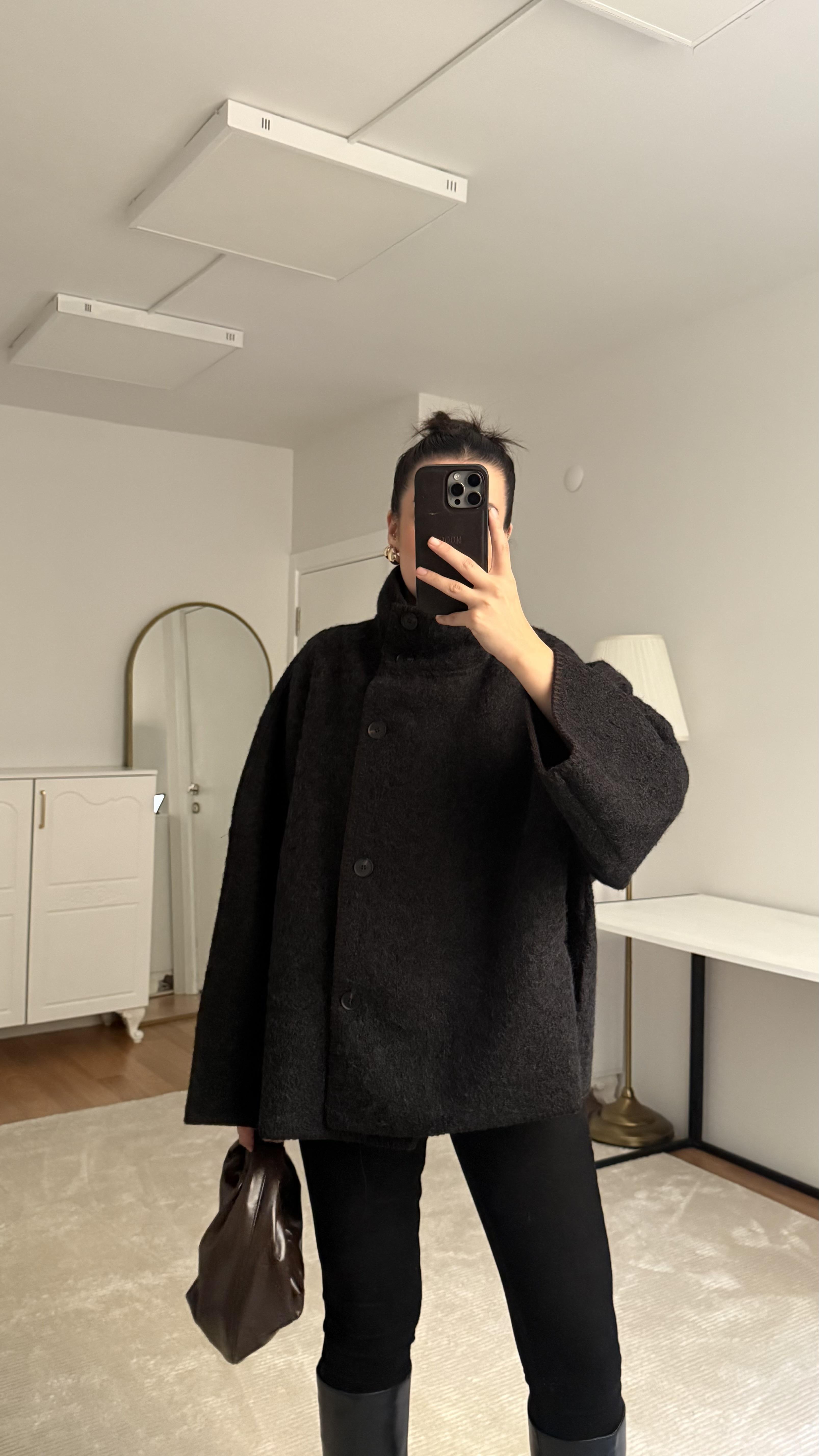 Siyah Kroşetalı Kıvırcık Peluş Panço