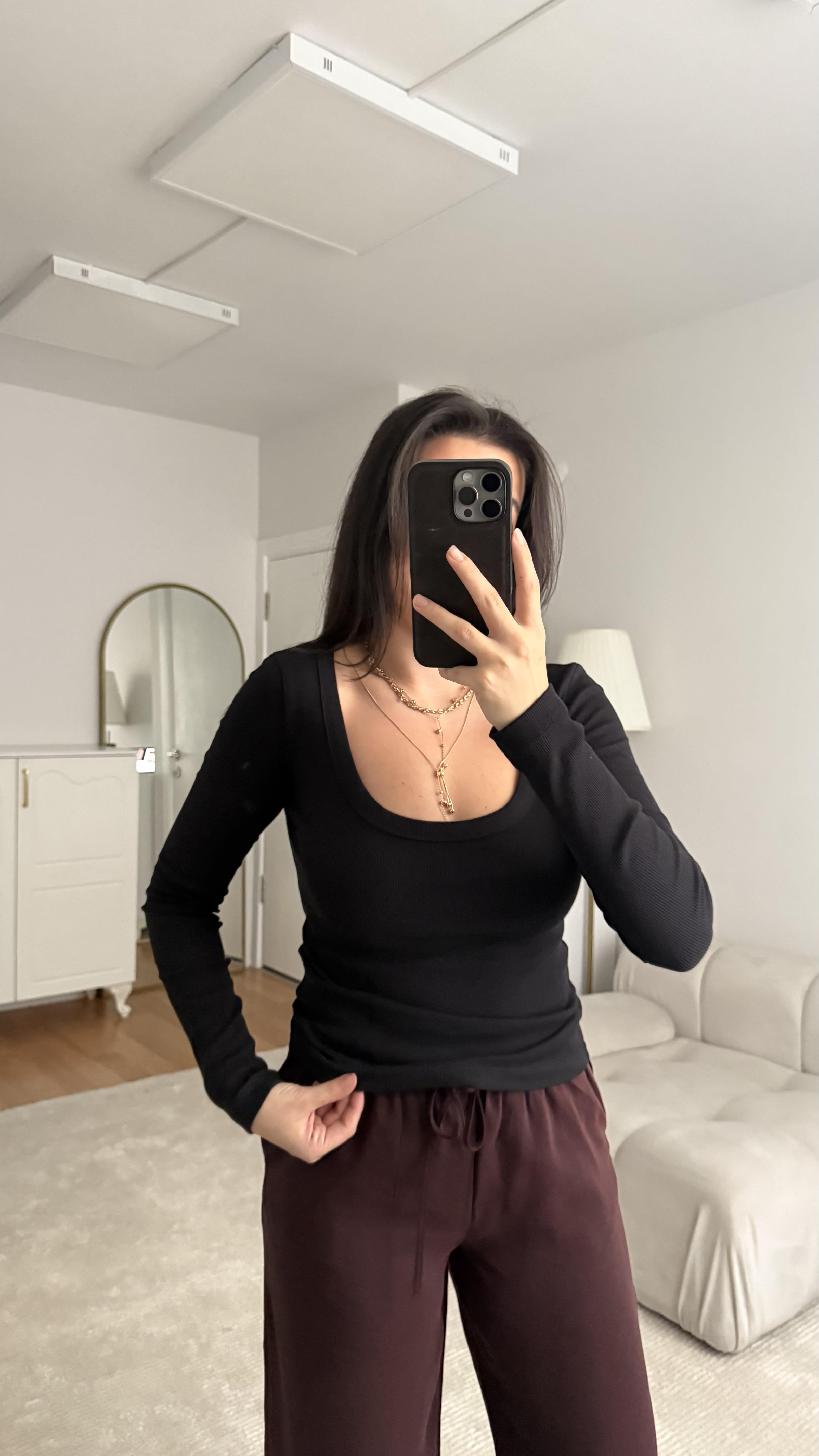 Siyah U Yaka Basic Uzun Kollu Badi