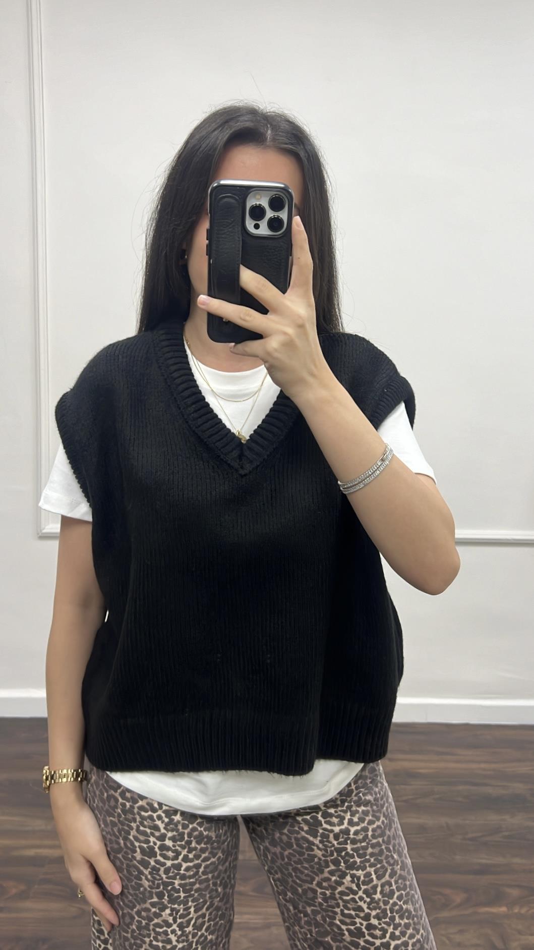 Siyah V Yaka Triko Süveter