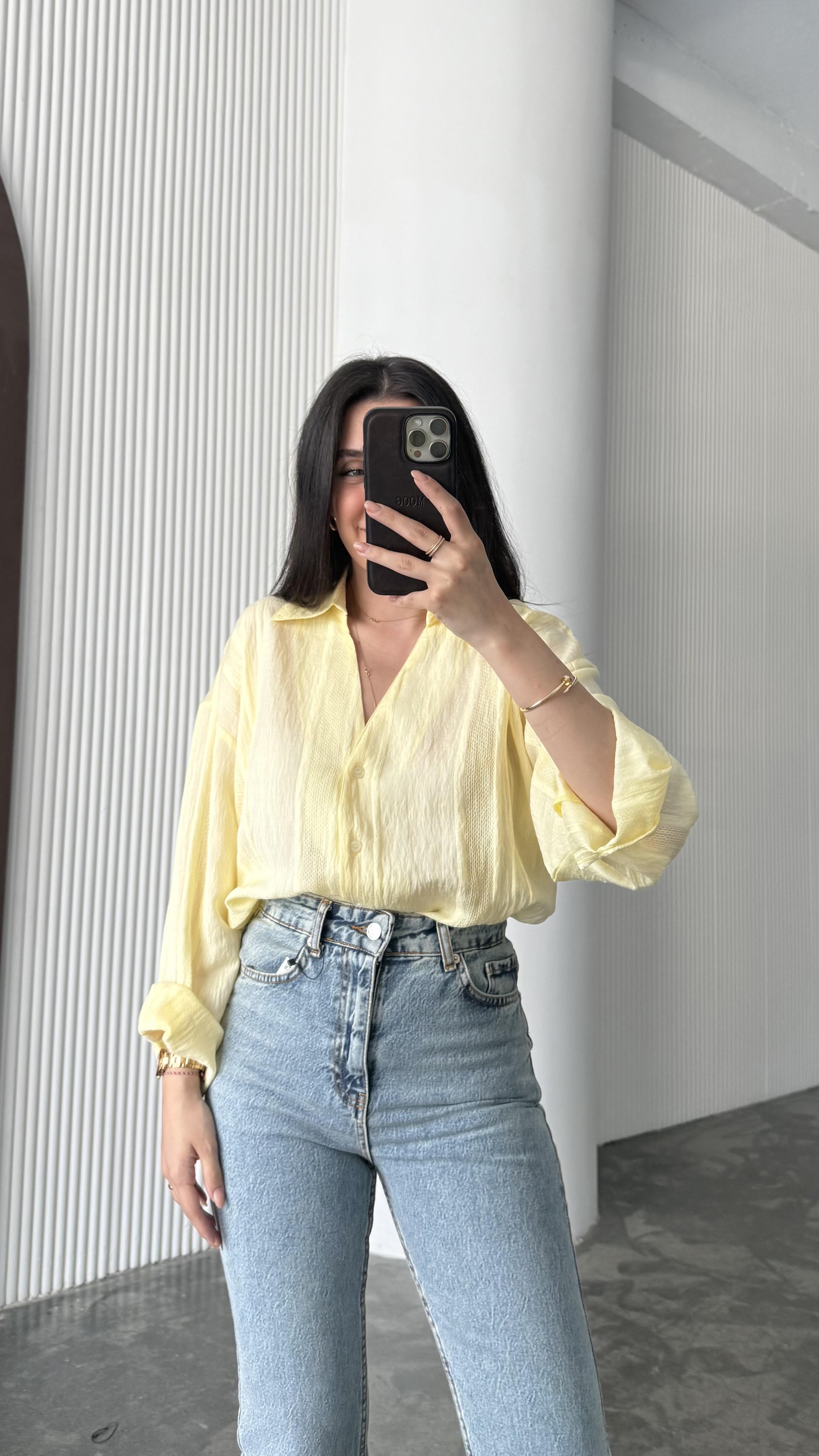 Soft Sarı V Yaka Dokulu Gömlek