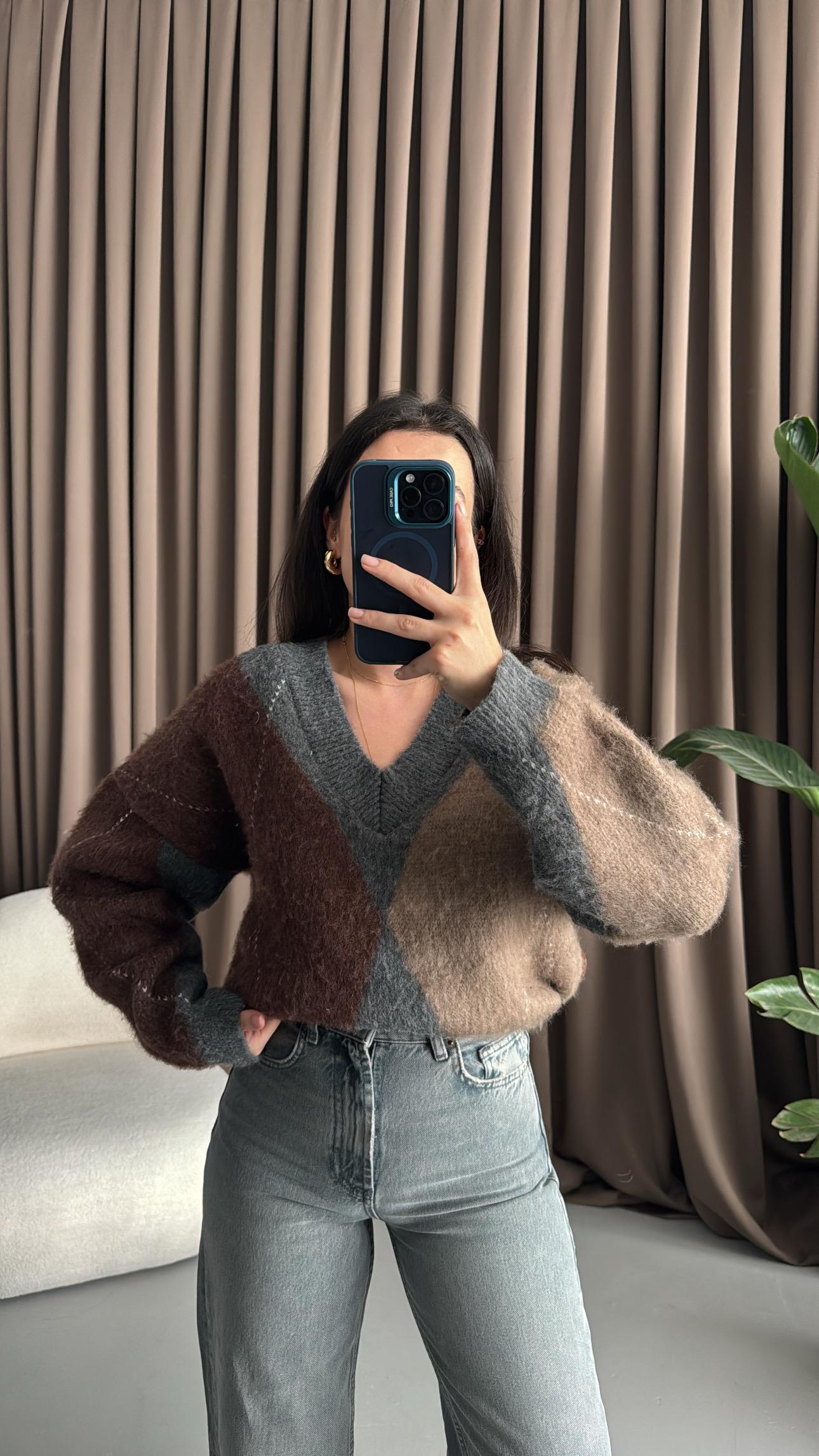 V Yaka Baklava Desen Kazak