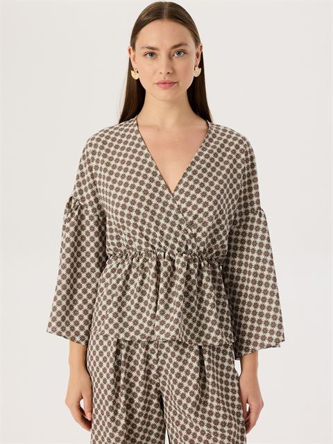 Anvelop Kesim Beli Lastikli Bluz - Desenli