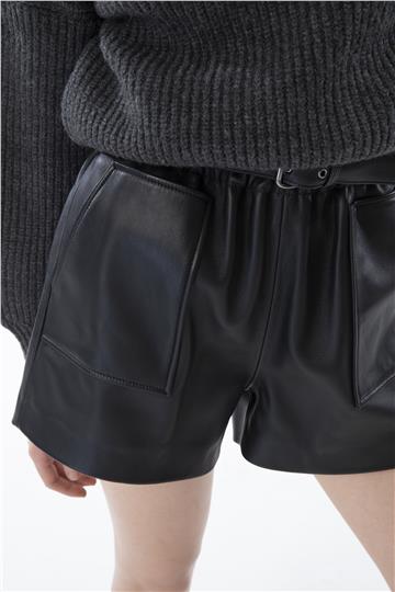 Beli Kemerli Deri Şort - Siyah