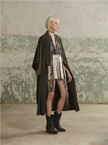 Beli Kuşaklı Deri Şort - Beyaz