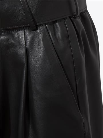 Beli Kuşaklı Deri Şort - Siyah