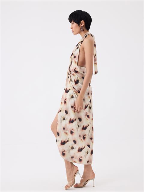 Boyundan Asklı Önü Burgulu Yırtmaç Detaylı Elbise - Bej Desenli