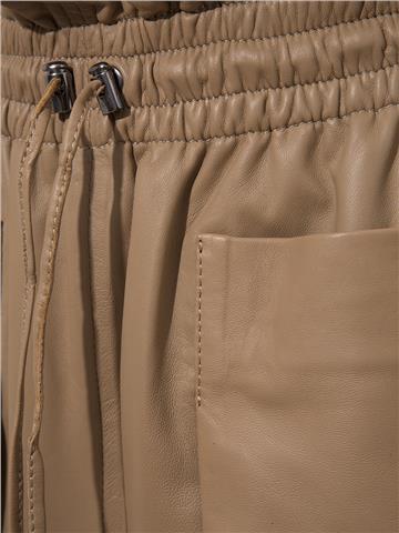 Büyük Cepli Beli Lastikli Deri Şort - Bal Köpüğü