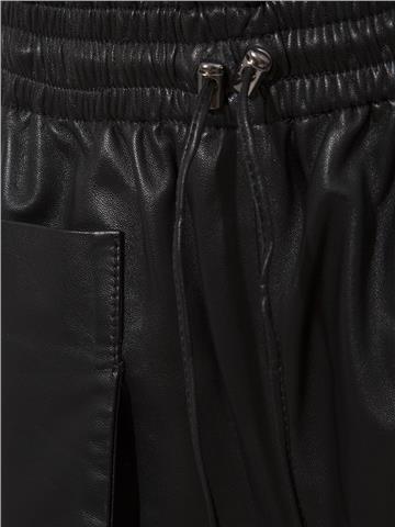 Büyük Cepli Beli Lastikli Deri Şort - Siyah