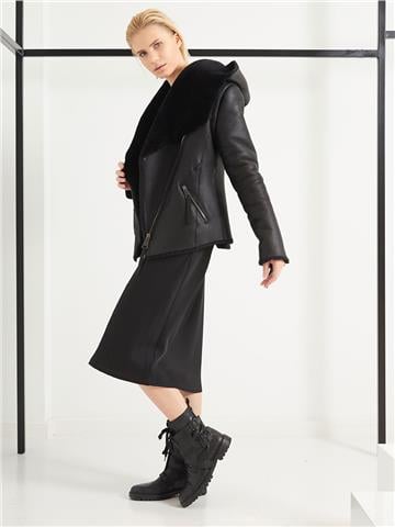 İçi Merinos Kürk Dışı Deri Kapüşonlu Kaban - Siyah