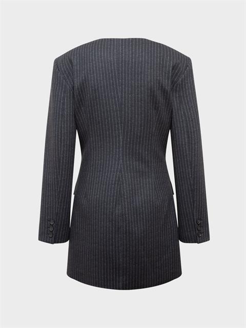Düğme Detaylı ve Dik Omuzlu Ceket Elbise - Gri Çizgili