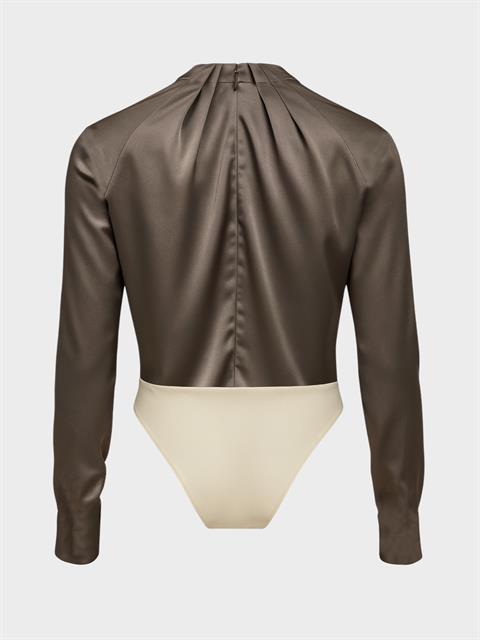 Özel Tasarım Büzgü Yaka Detaylı Çıtçıtlı Body Bluz - Vizon