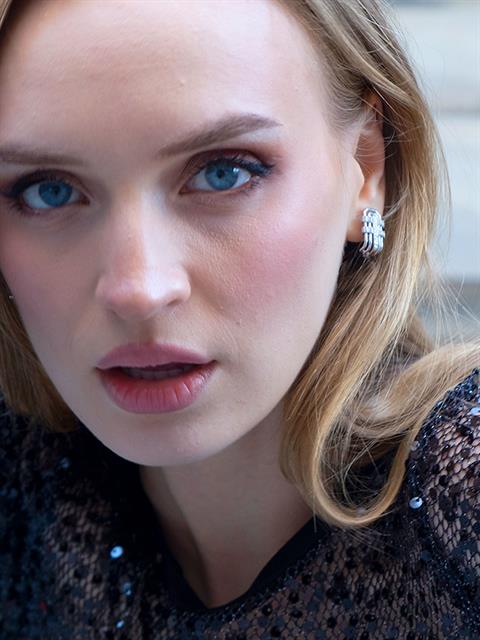 Üzeri Taşlı Minimalist Küpe - Silver