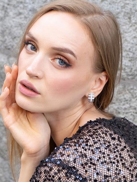 Üzeri Taşlı Minimalist Küpe - Silver