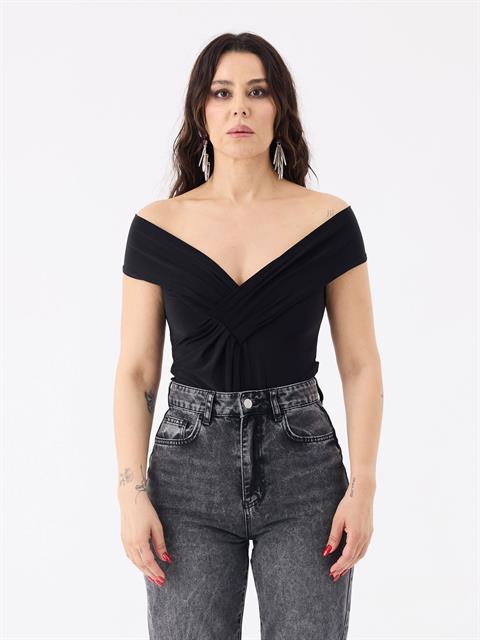 Kayık Yaka Büzgü Detaylı Kolsuz Body - Siyah