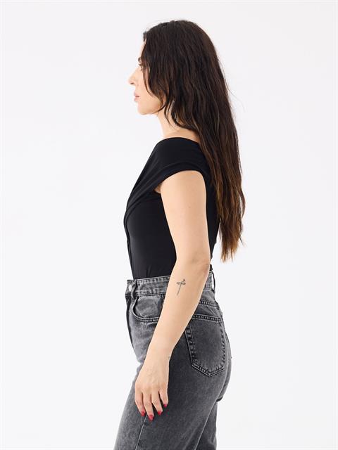 Kayık Yaka Büzgü Detaylı Kolsuz Body - Siyah