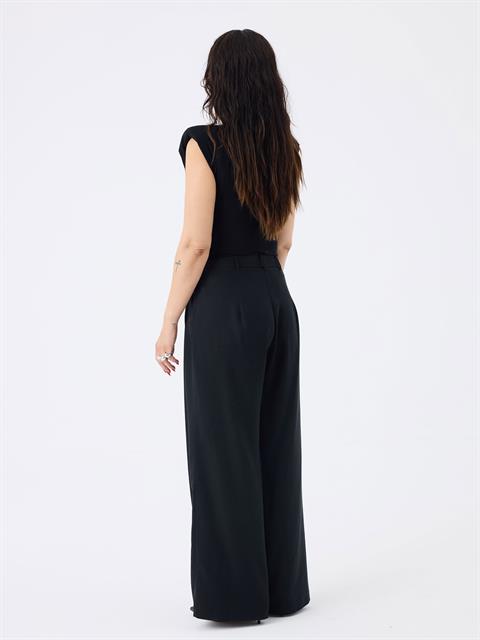 Önü Burgu ve Omuzları Vatka Detaylı Kolsuz İkonik Body - Siyah