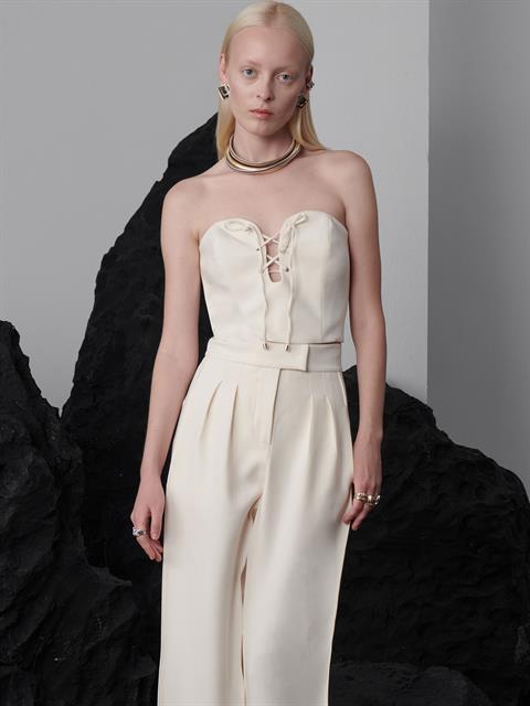 Önü Dekolteli Bağcıklı Kalp Yaka Straplez Kesim Şık Büstiyer - Ekru