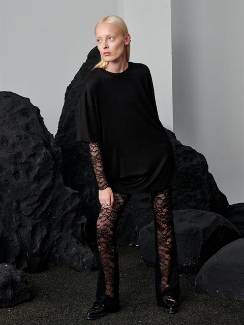 Oversize Dökümlü Viskon T-Shirt- Siyah