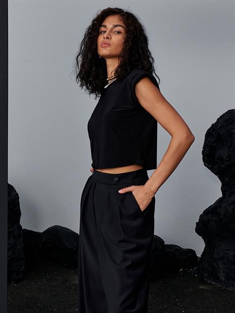 Oversize Kesim Vatkalı Dökümlü Bisiklet Yaka T-Shirt - Siyah