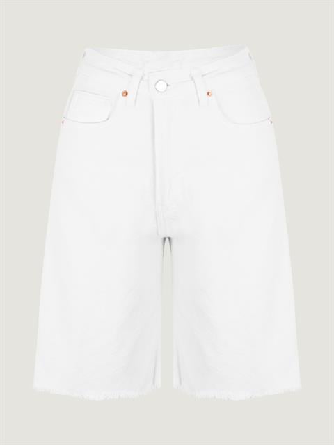 Paçası Dikişsiz Straight Fit Bermuda Şort - Beyaz