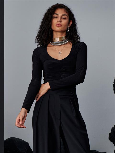 Pileli Yuvarlak Yakalı Uzun Kollu Bluz - Siyah