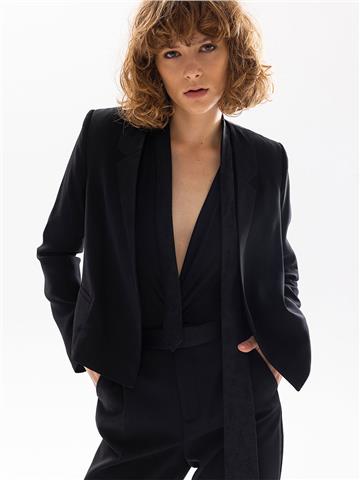 Saten Yaka Garni Detaylı Kısa Ceket - Siyah