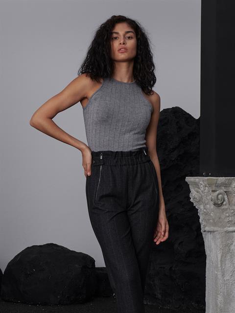 Sıfır Kollu Halter Yaka Örme Bluz - Gri