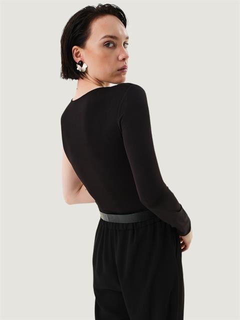 Tek Kol Yaka Detaylı Çıtçıtlı Body - Siyah