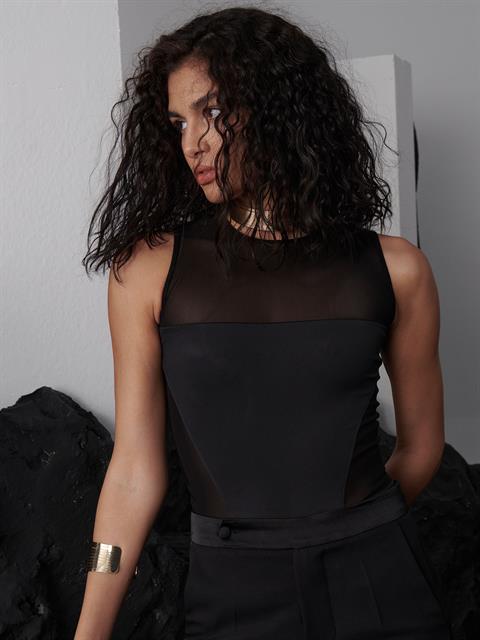 Tül Dekolte Detaylı Bisiklet Yakalı Kolsuz Body - Siyah
