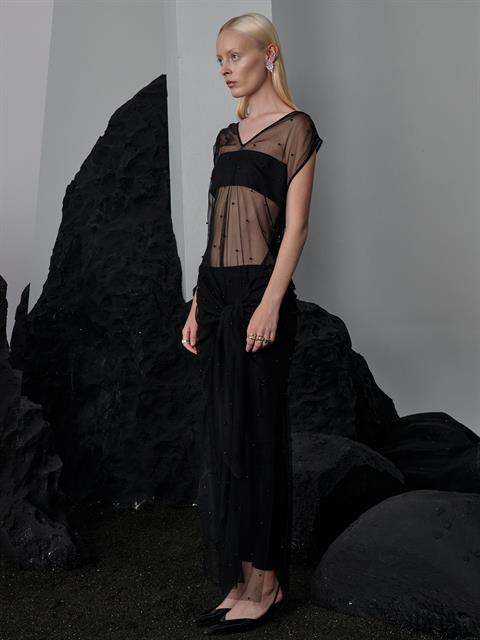 V Yakalı Belden Bağlama Detaylı Sıfır Kollu İncili Tül Elbise - Siyah