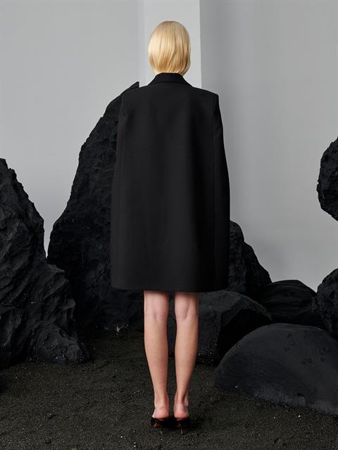 Yakası Parlak Saten Krep Özel Tasarım Şık Pelerin Ceket - Siyah