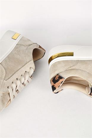 Kadın Bağcıklı Leopar ve Gold Detaylı Yüksek Taban Süet Sneaker Ayakkabı -Bej
