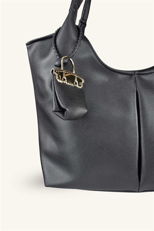 Melany Model Charm Detaylı El ve Omuz Çantası - Siyah