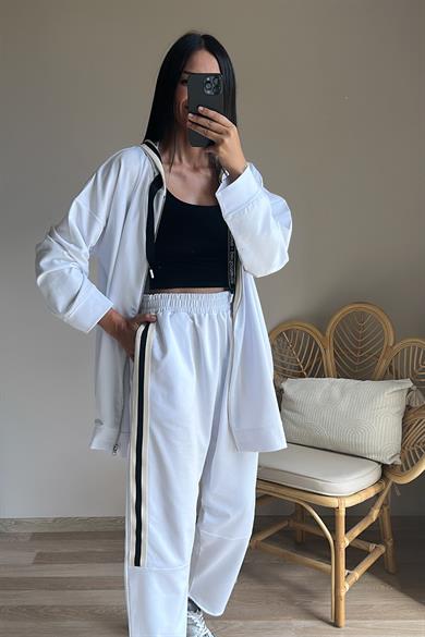 Beyaz Kapşonlu Takım