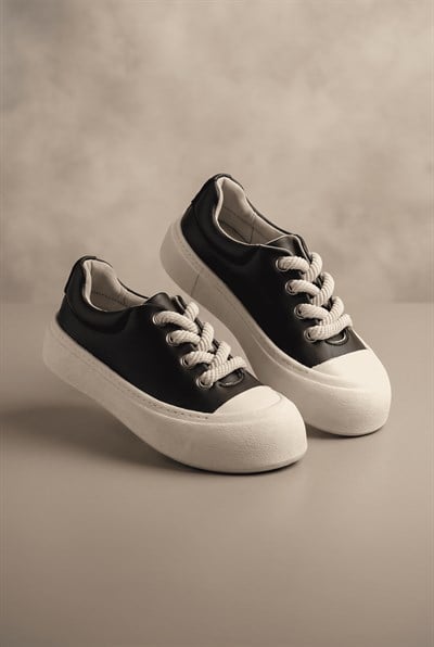 Rahat Kalıp Kauçuk Taban Bağcıklı Sneaker Kadın Siyah Beyaz Sneaker TBKLC05
