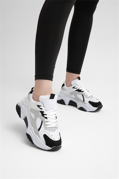 Rahat Kalıp Poli Taban Bağcıklı Sneaker Kadın Beyaz Siyah Sneaker TBCRN1903