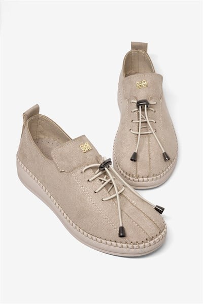 Rahat Kalıp Taş Detaylı Bağcıklı Loafer Kadın Bej Loafer TBRDS1903