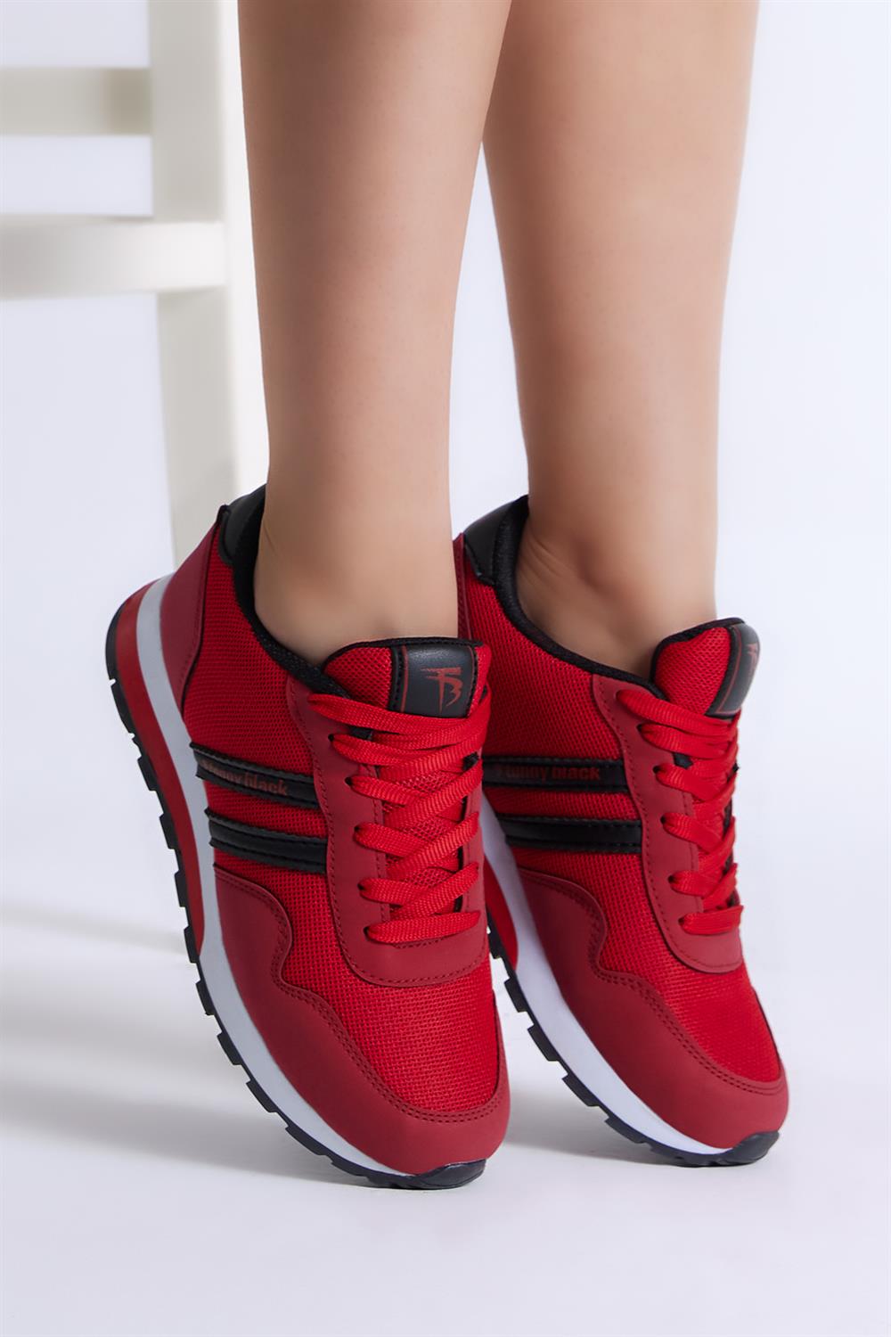 Unisex Kırmızı Siyah Nefes Alabilen Kumaş Şeritli Bağcıklı Spor Ayakkabı | Tonny  Black