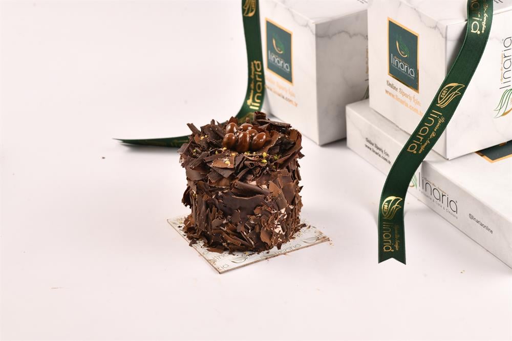 Fıstık Drajeli Adet Pasta