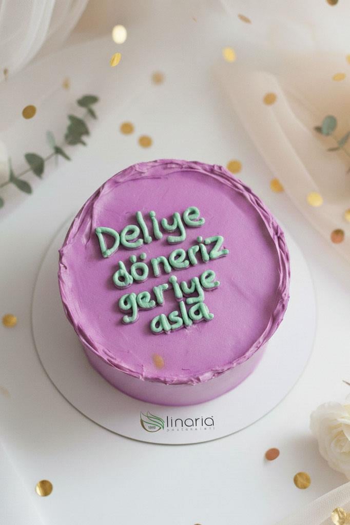 Mor Renkli Yazılı Pasta