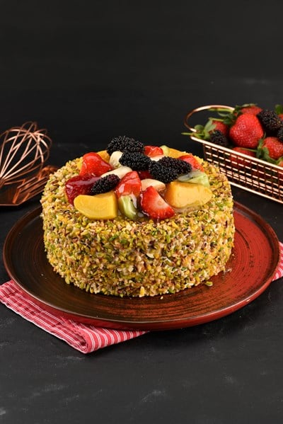 Antep Fıstık Kaplı Meyveli Pasta