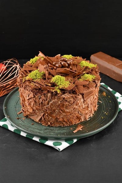 Fıstık Drajeli Pasta